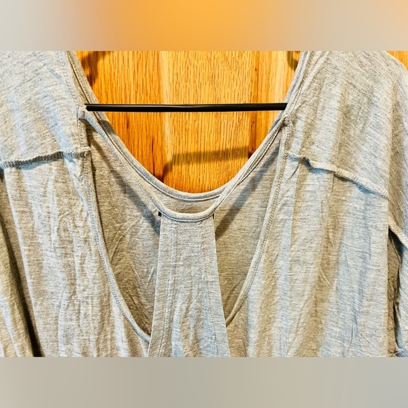 NWOT Small POL Gray Women's Top with Back Cut Outs - Picture 3 of 7